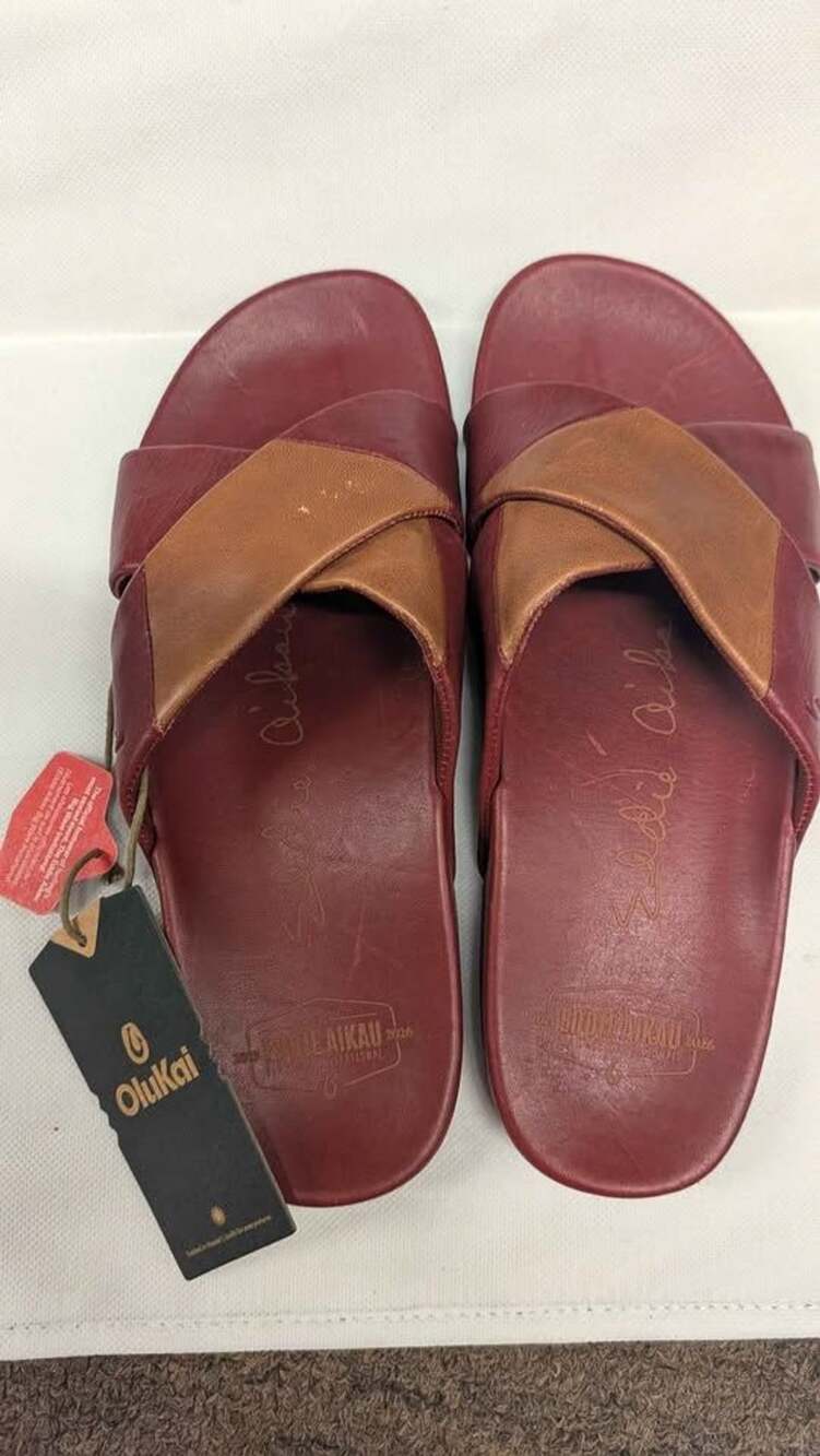 NEW OluKai Kipe’a ‘Olu Eddie Aikau Big Wave Invitational Leather Slides. NWT. W